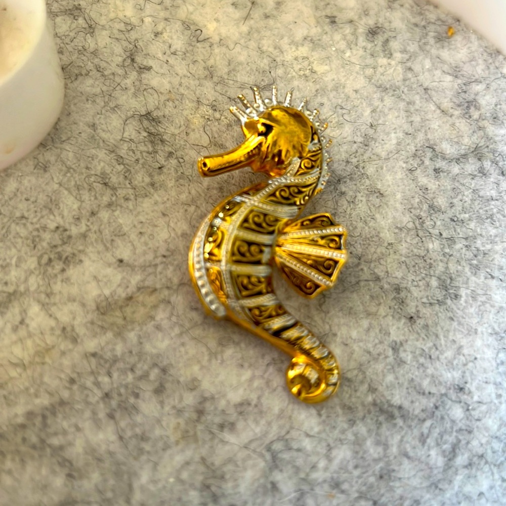 Seahorse pin gold tone adorable sea creature to add whimsy to any outfit